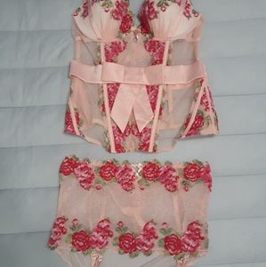 **SOLD** victoria secret lingerie set